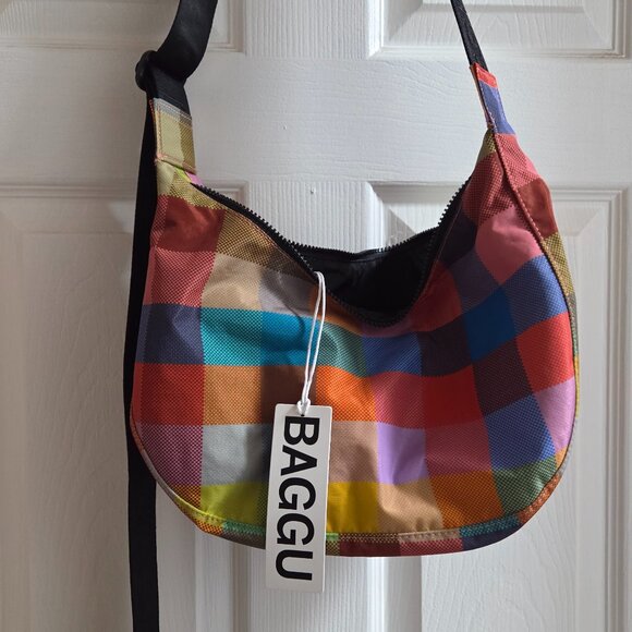 Baggu Handbags - NWT RARE Baggu Medium Crescent Madras UO Exclusive